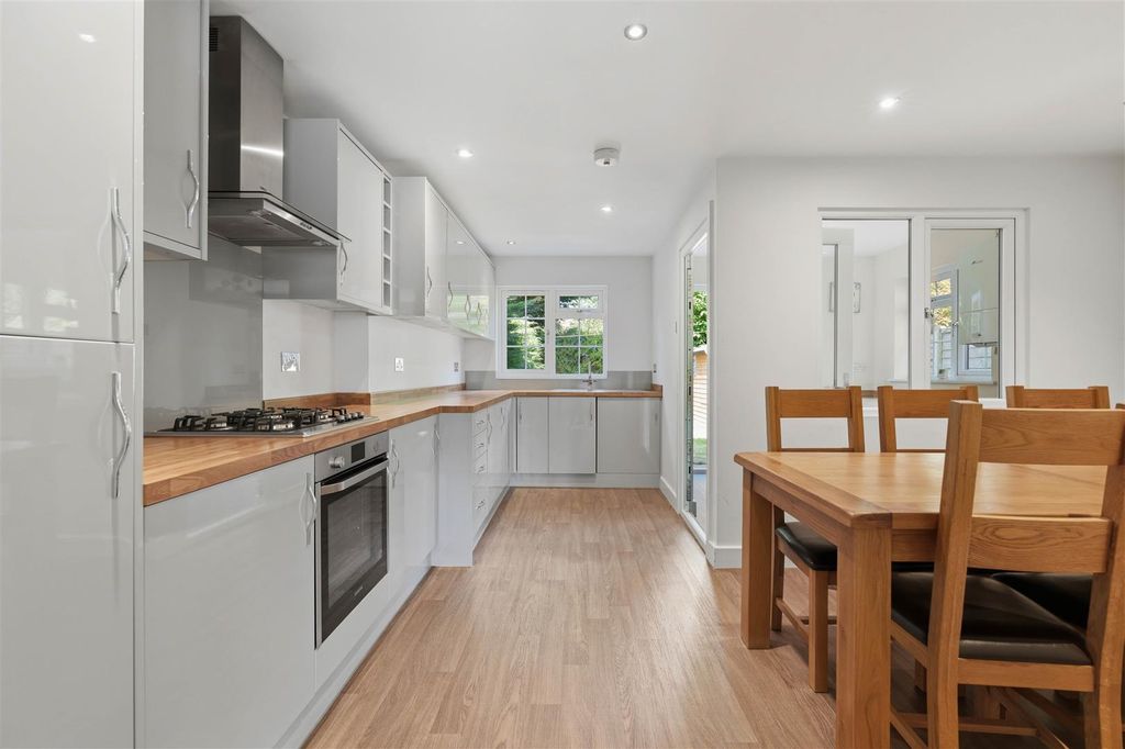 Property photo 2 of 25 Kitchen / Diner
