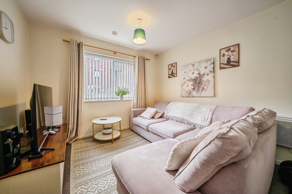 Property photo 2 of 11 Living Room