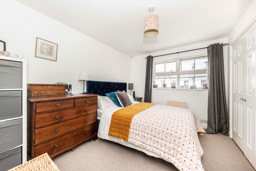 Property photo 3 of 7