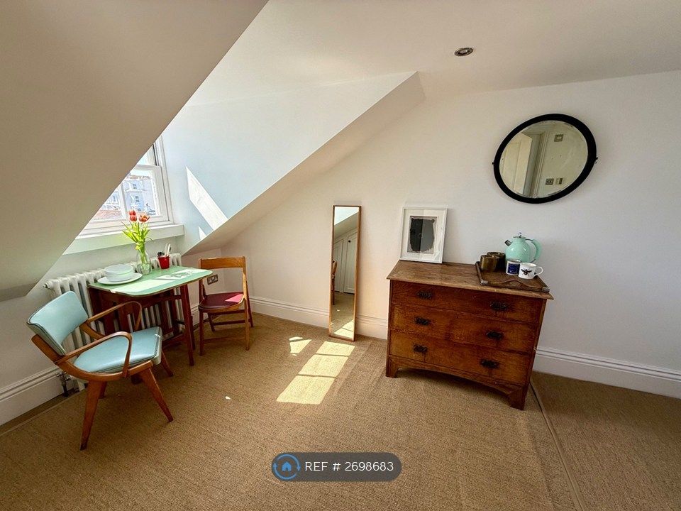 Property photo 3 of 13 Attic Room