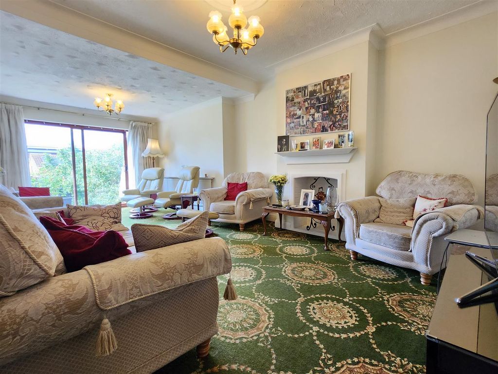 Property photo 2 of 16 R.Jpg