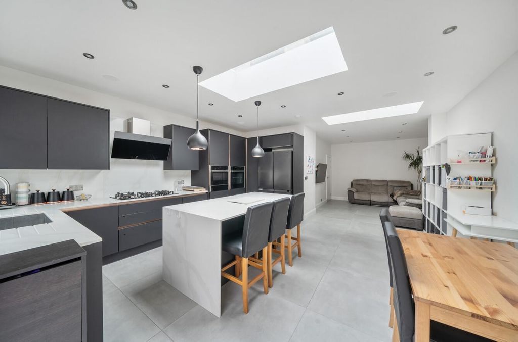 Property photo 3 of 19 Davidson Frost-Wellings, Dfw, Carlyon Avenue, Harr