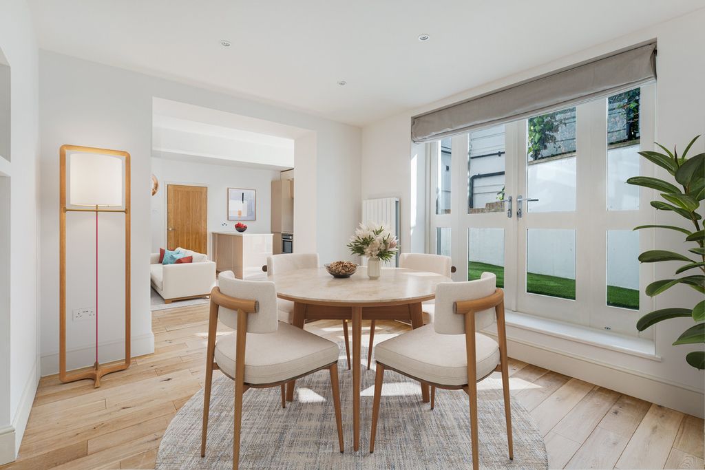 Property photo 2 of 26