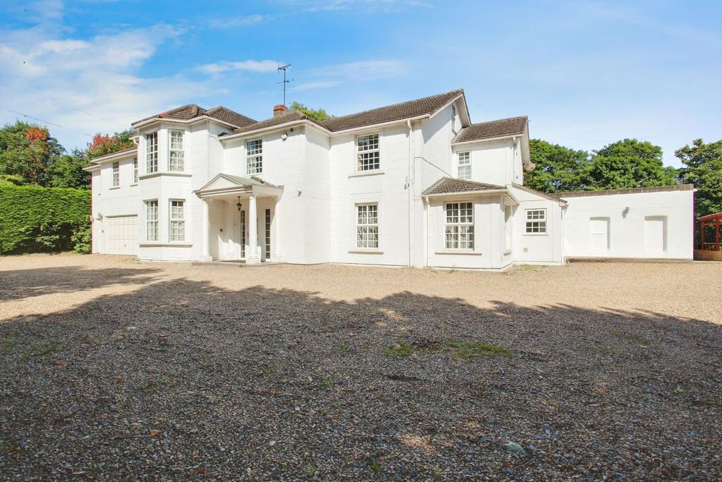 Property photo 2 of 26