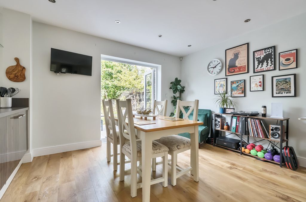 Property photo 3 of 14 1334382-2-6895c00...