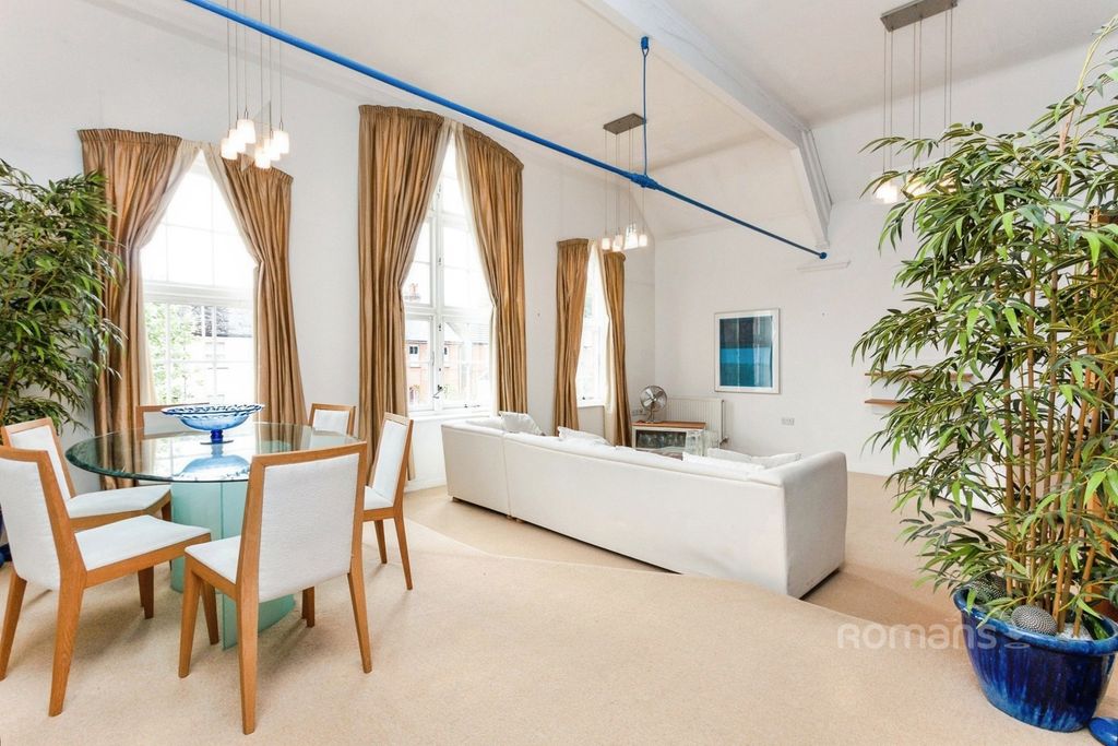 Property photo 3 of 8 Pbox-Img.Jpg