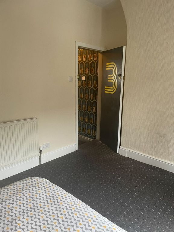 Property photo 1 of 3 Room