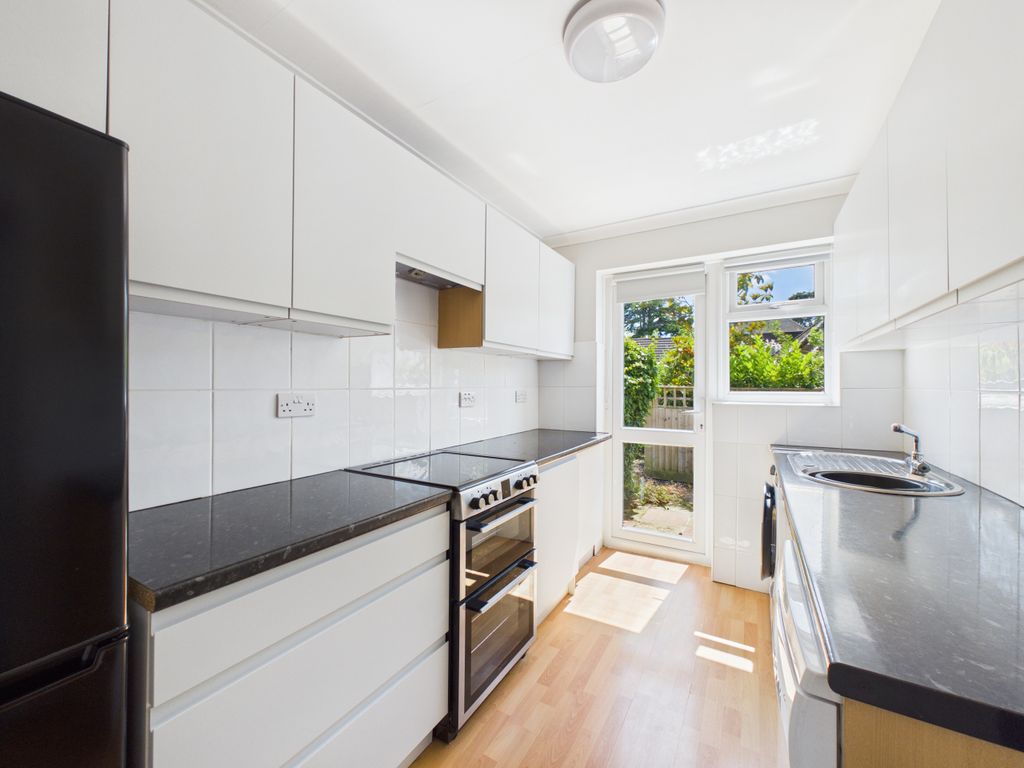 Property photo 2 of 11 Kitchen (1)