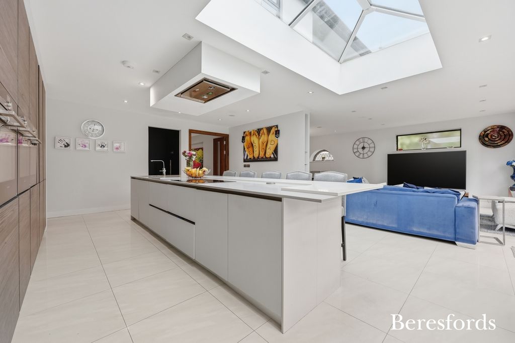 Property photo 3 of 22 Picture No. 18