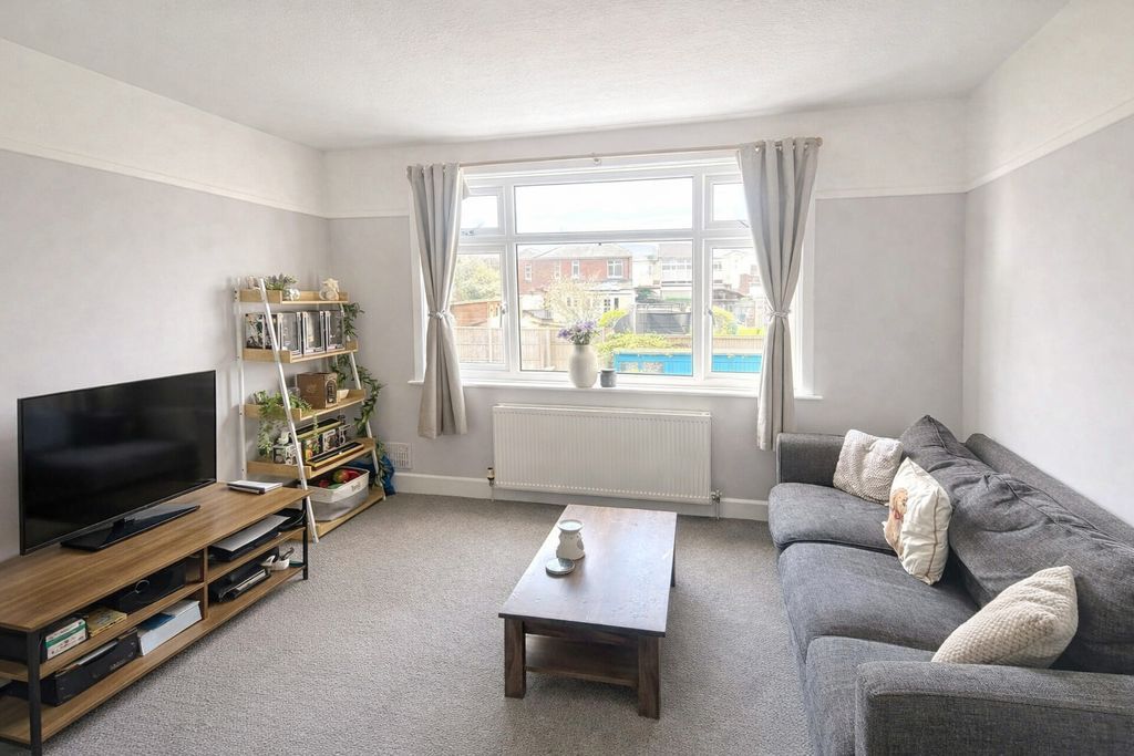 Property photo 2 of 9 Photo 6