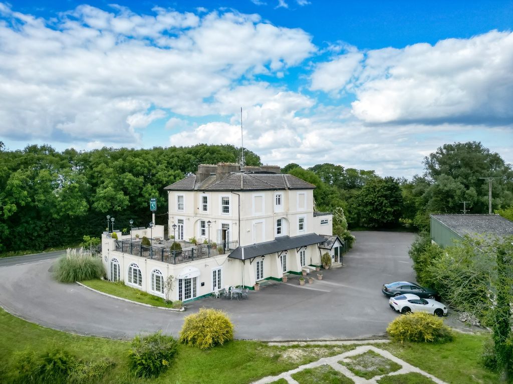 Property photo 1 of 21 Picture No. 02