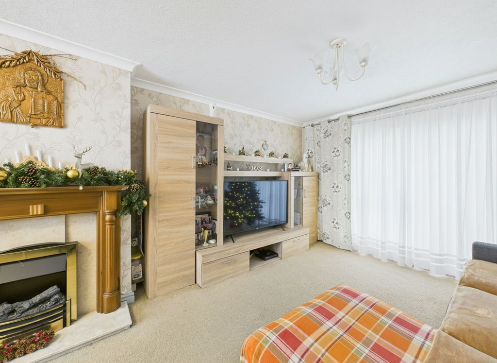 Property photo 3 of 10 Lounge/Dining Room