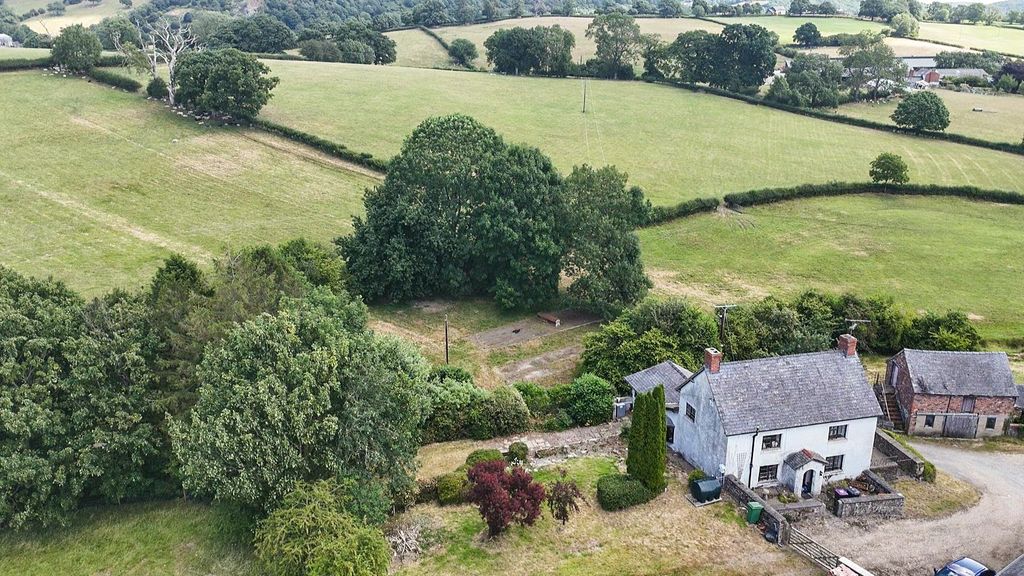 Property photo 2 of 27 Accommodation Comprises