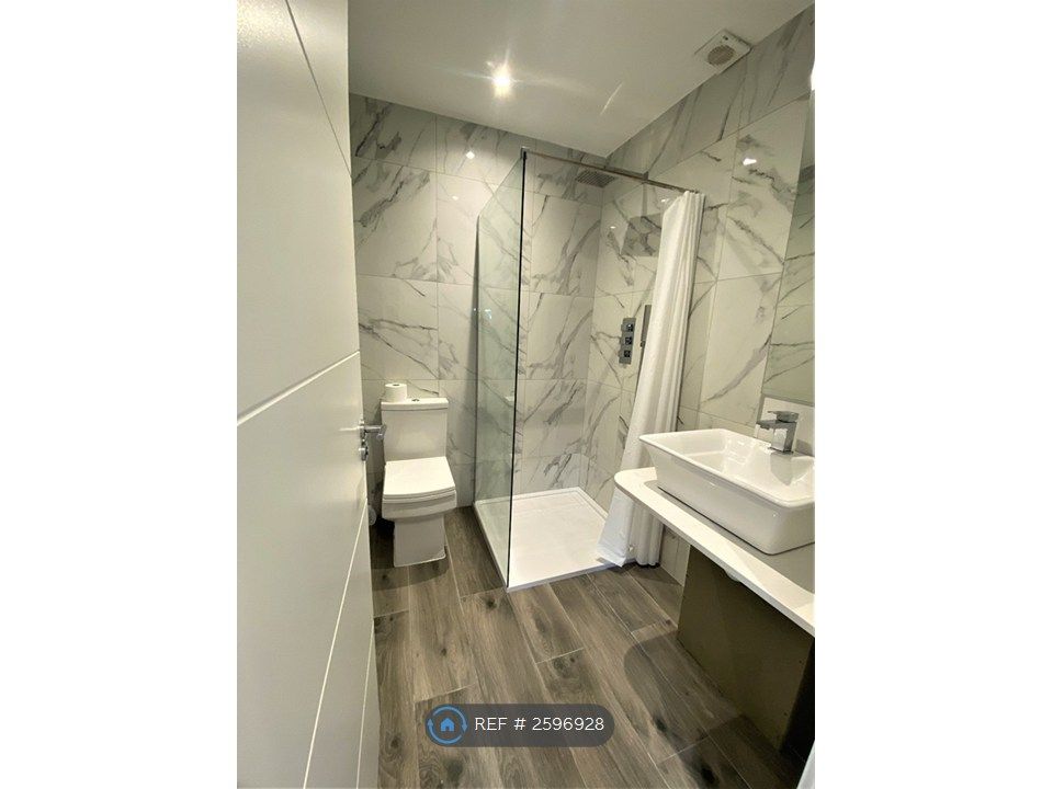 Property photo 2 of 9 En Suite