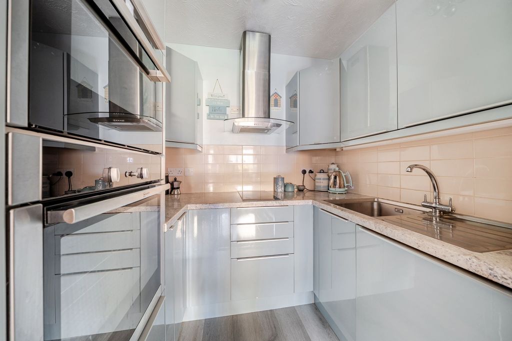 Property photo 3 of 19 Kitchen