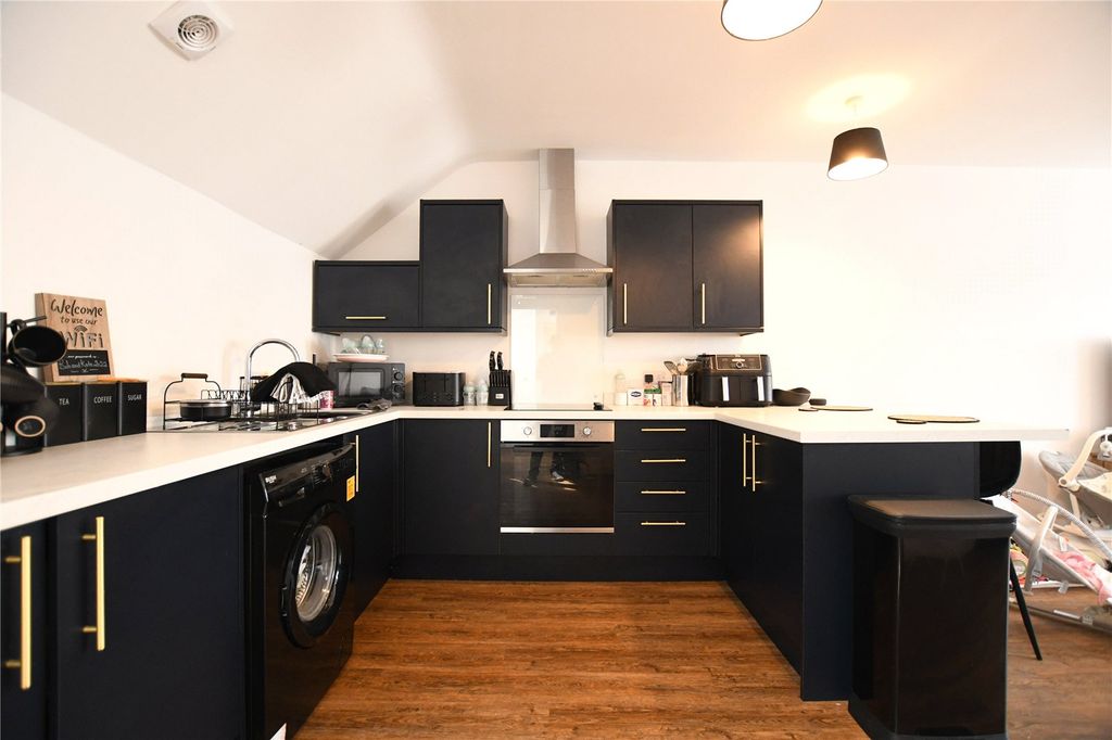 Property photo 1 of 10 Picture No. 16