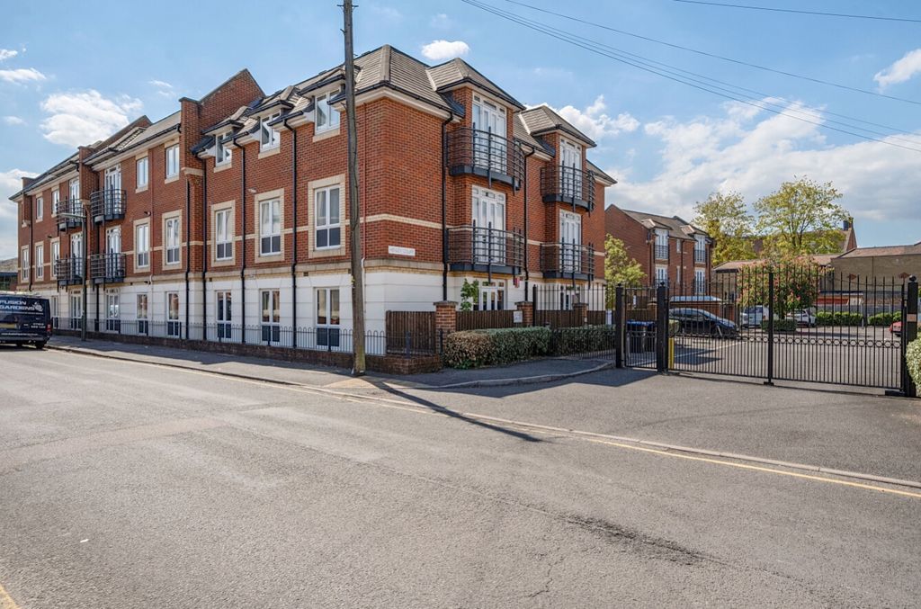 Property photo 3 of 6 Henley Court Rear