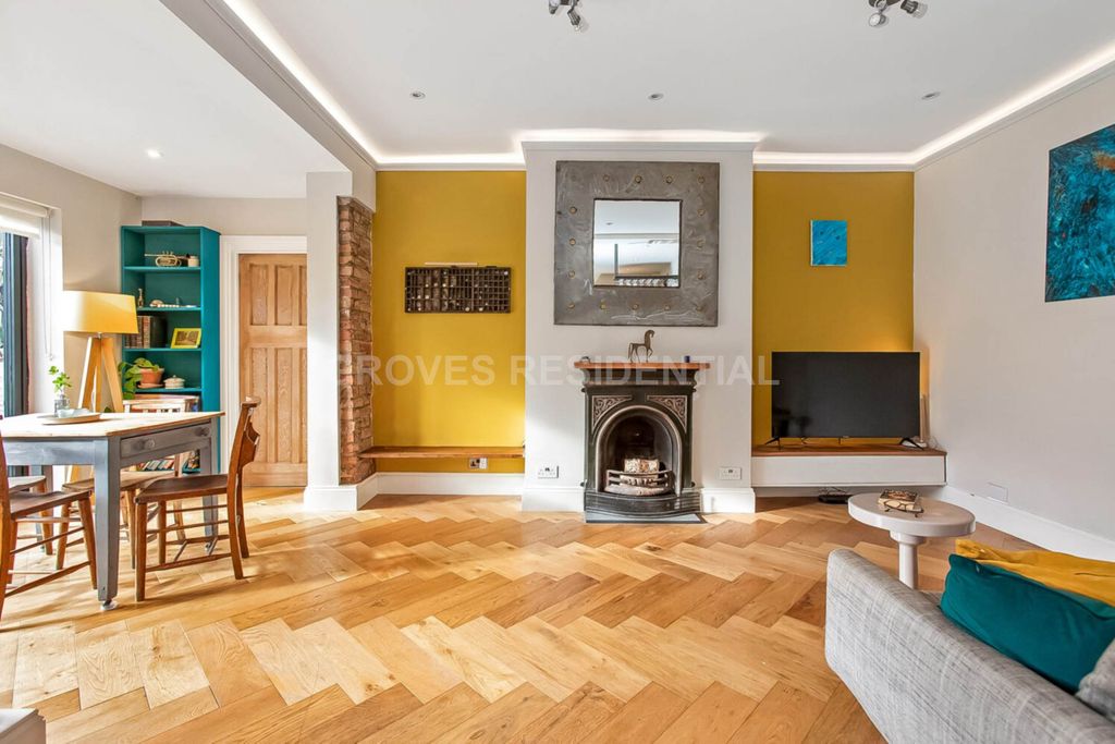Property photo 2 of 17