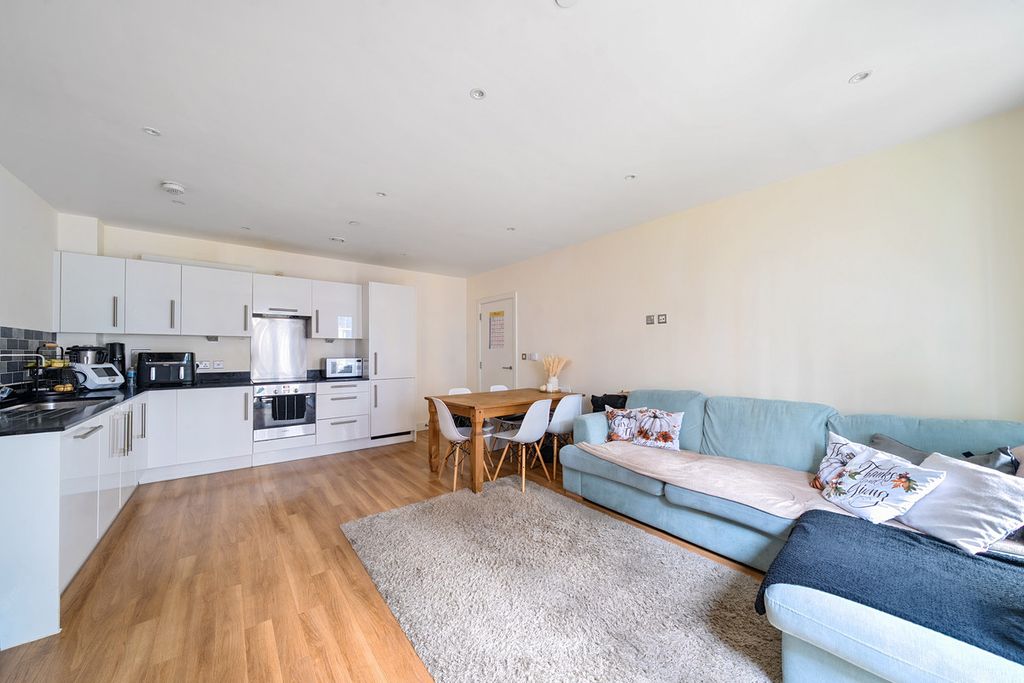 Property photo 3 of 9