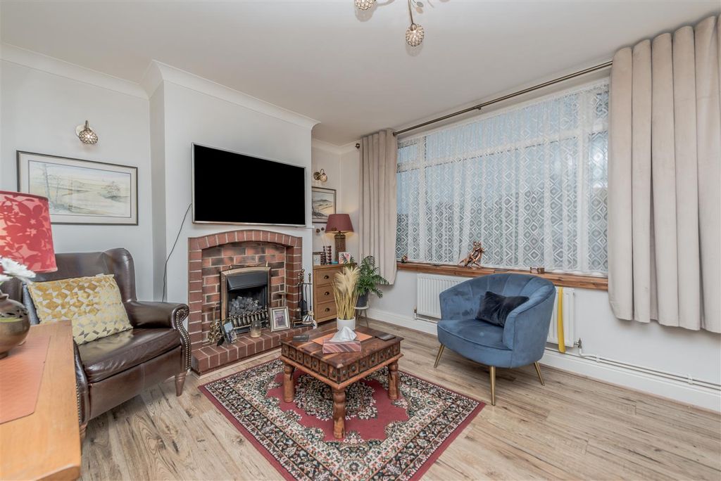 Property photo 2 of 17 Living Room: