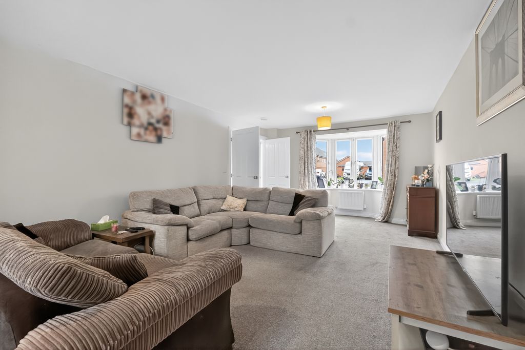 Property photo 2 of 23 Living Room