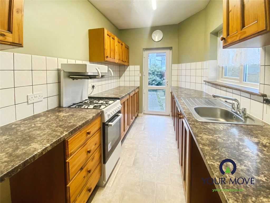 Property photo 2 of 10 Kitchen