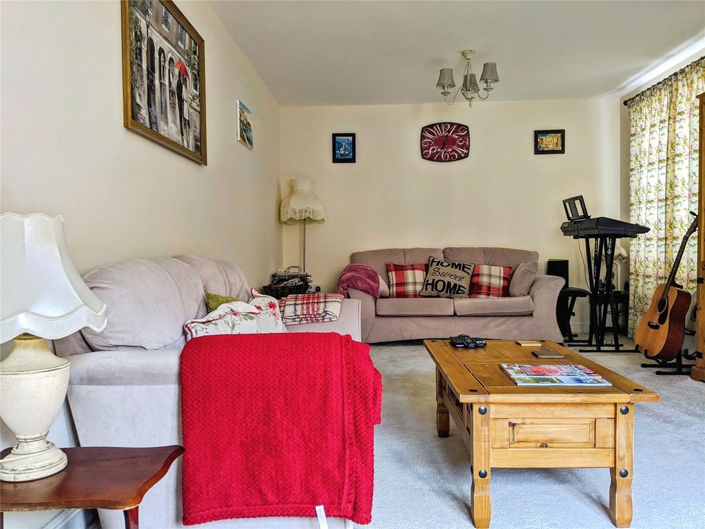 Property photo 3 of 15 Lounge