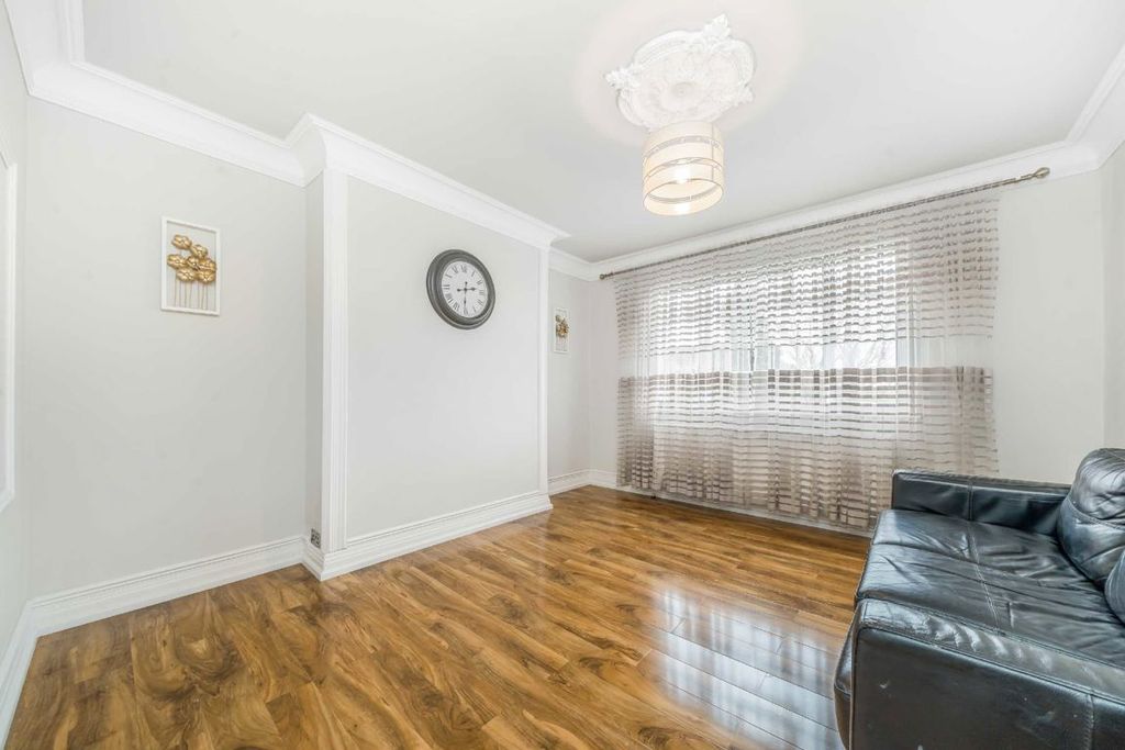 Property photo 2 of 6