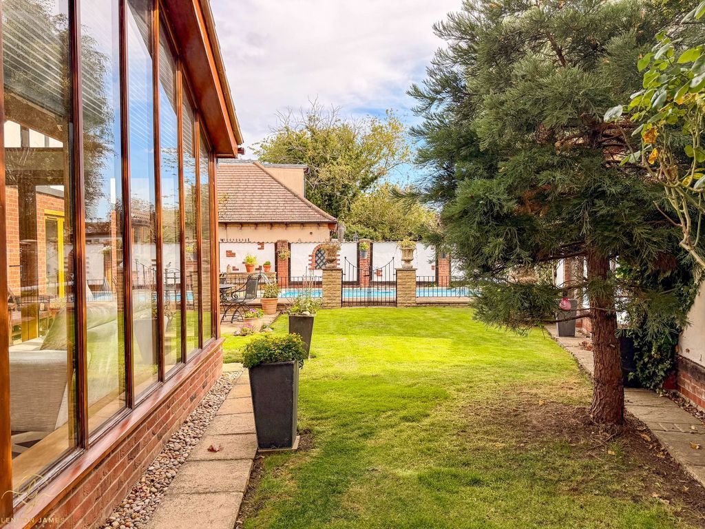 Property photo 2 of 63