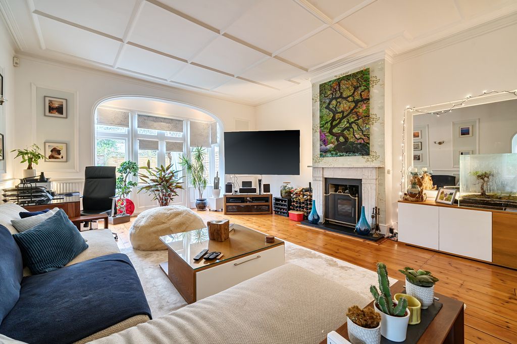 Property photo 3 of 12