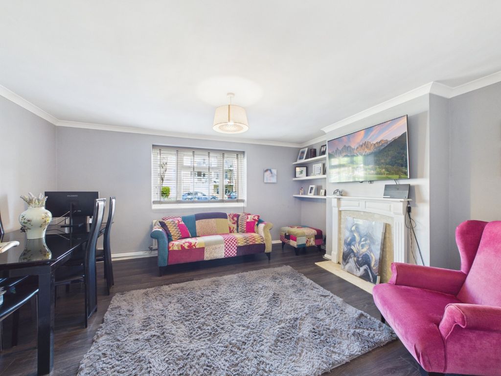 Property photo 2 of 10 5074162