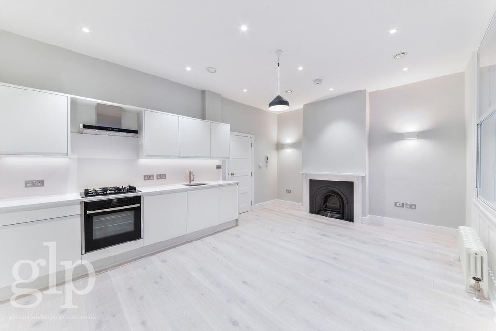 Property photo 1 of 10 952983