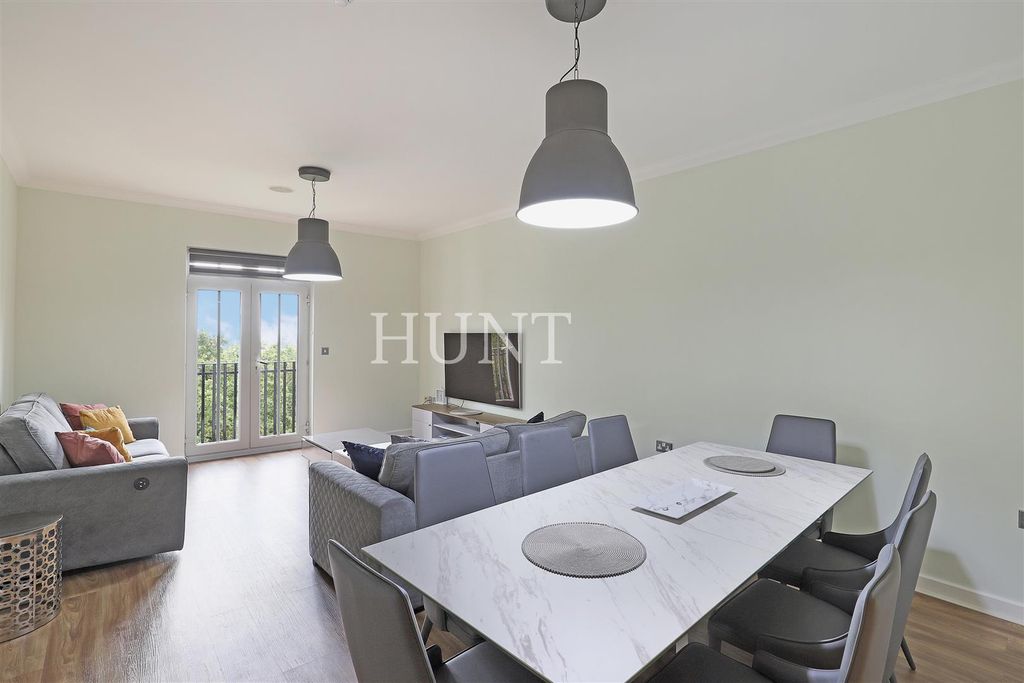 Property photo 2 of 41