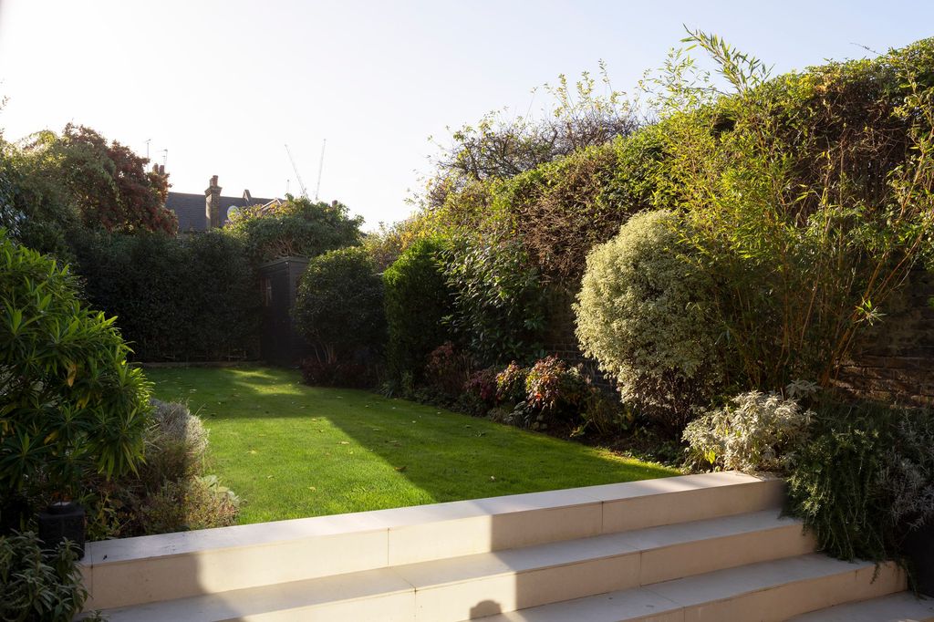 Property photo 2 of 27