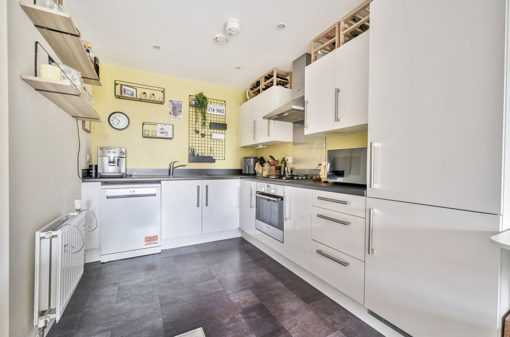 Property photo 3 of 17 1319887-8-686Cea5...