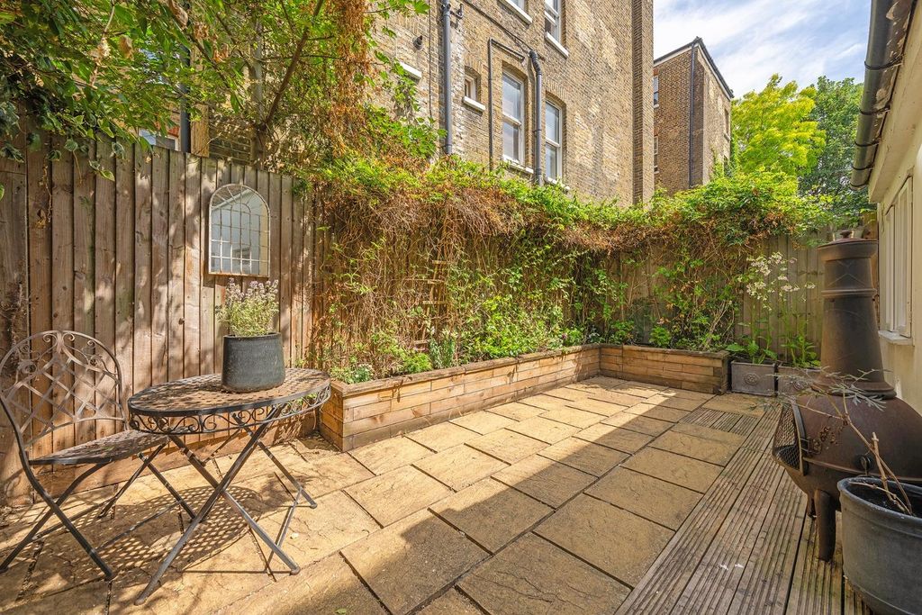 Property photo 2 of 13 Garden