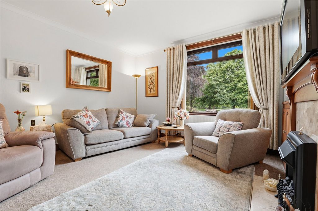Property photo 2 of 37 Picture No. 23