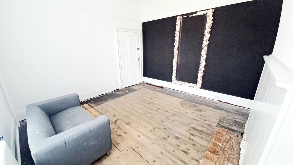 Property photo 3 of 21 20251008_122546