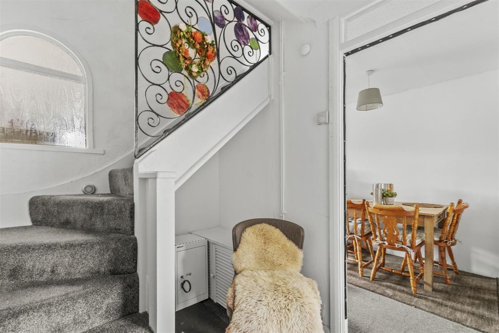 Property photo 3 of 15 13 Southbourne House, Amersham Hill, Hp13 6Hj-11.J