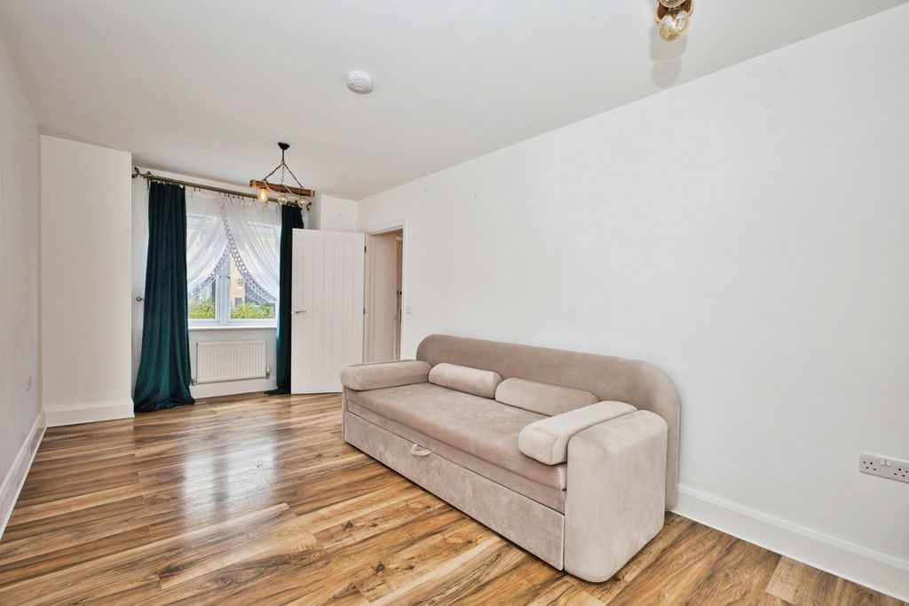 Property photo 2 of 15 Pbox-Img.Jpg