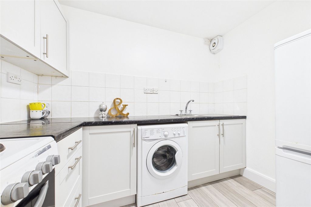 Property photo 2 of 8 Picture No. 06