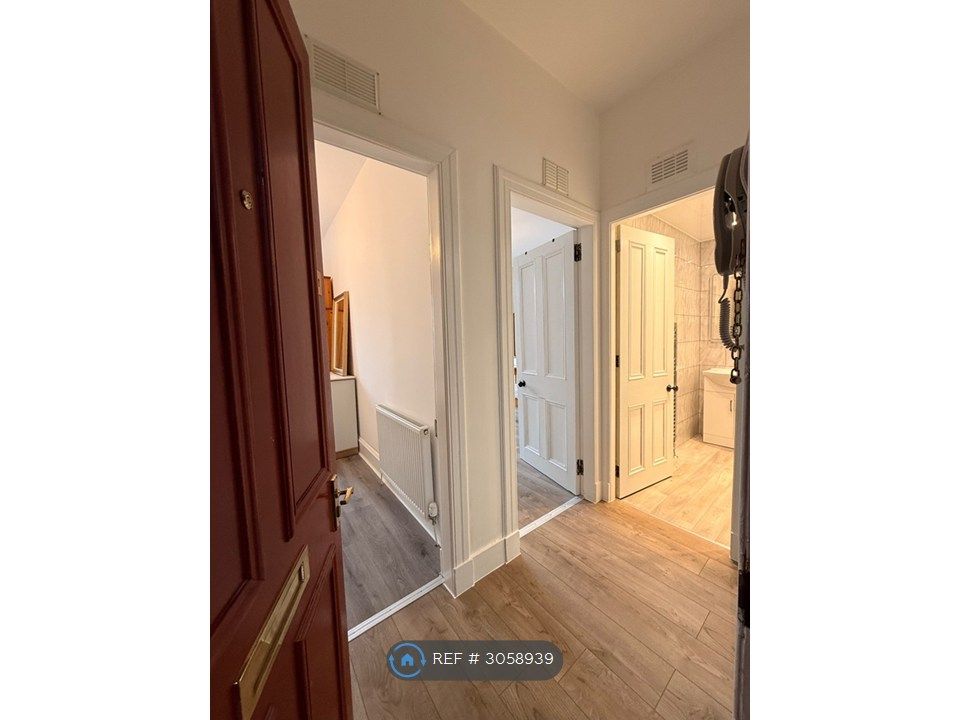 Property photo 1 of 11 Hallway