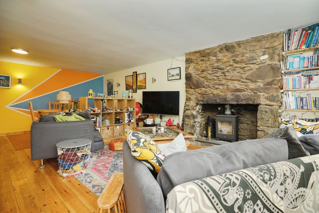 Property photo 3 of 18 Pbox-Img.Jpg