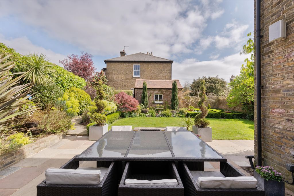 Property photo 3 of 24 Image