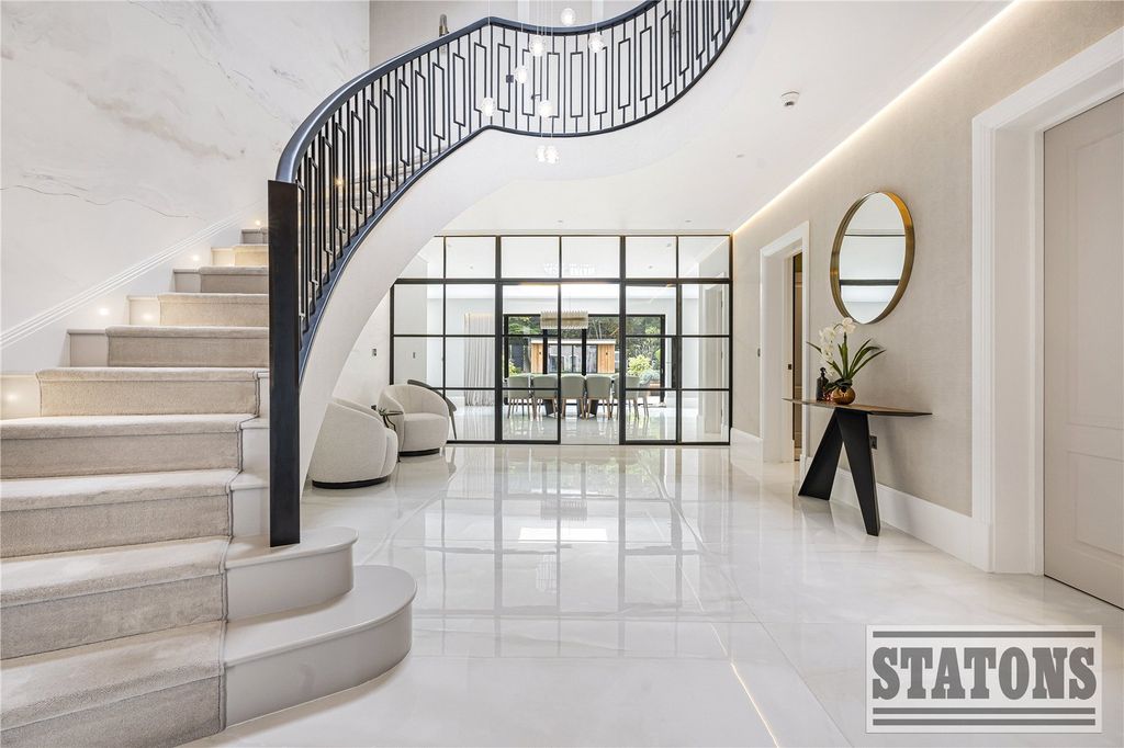 Property photo 2 of 42 Picture No. 40