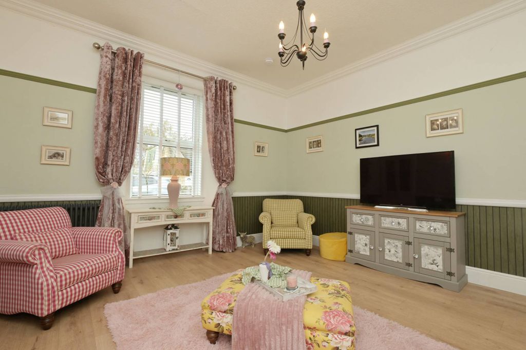 Property photo 3 of 27