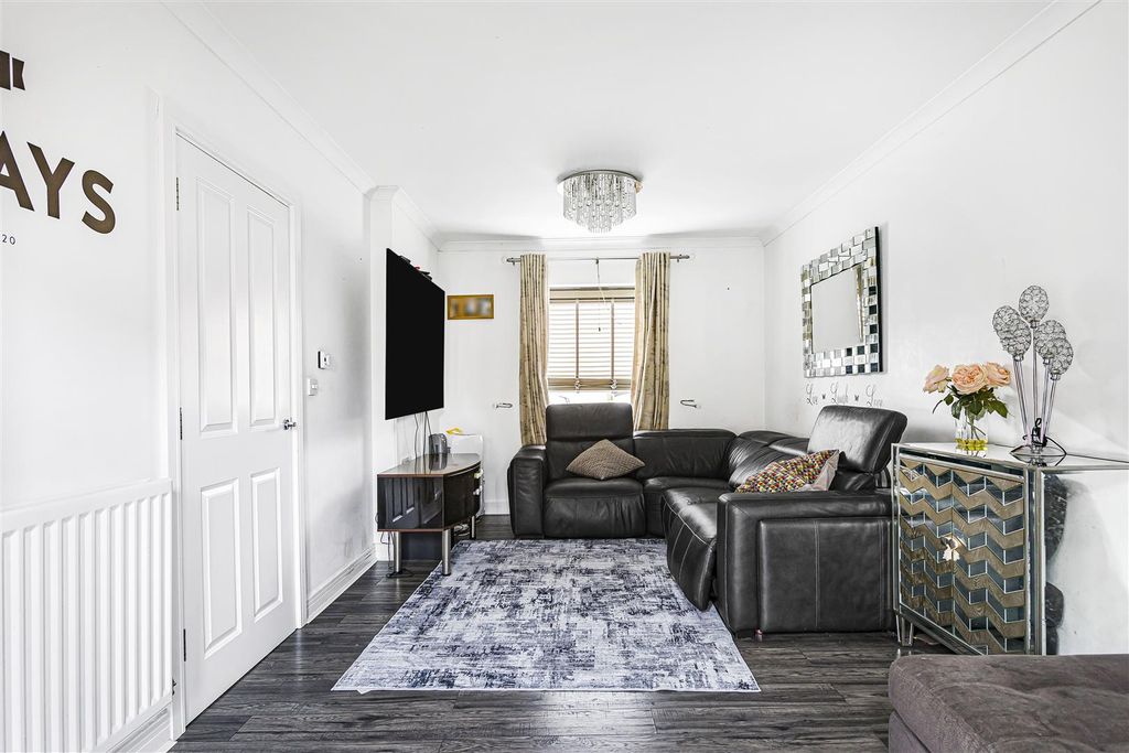 Property photo 3 of 24 47_23690.Jpg