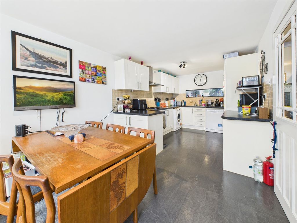 Property photo 2 of 12 Cam05510G0-Pr0115-Still009.Jpg