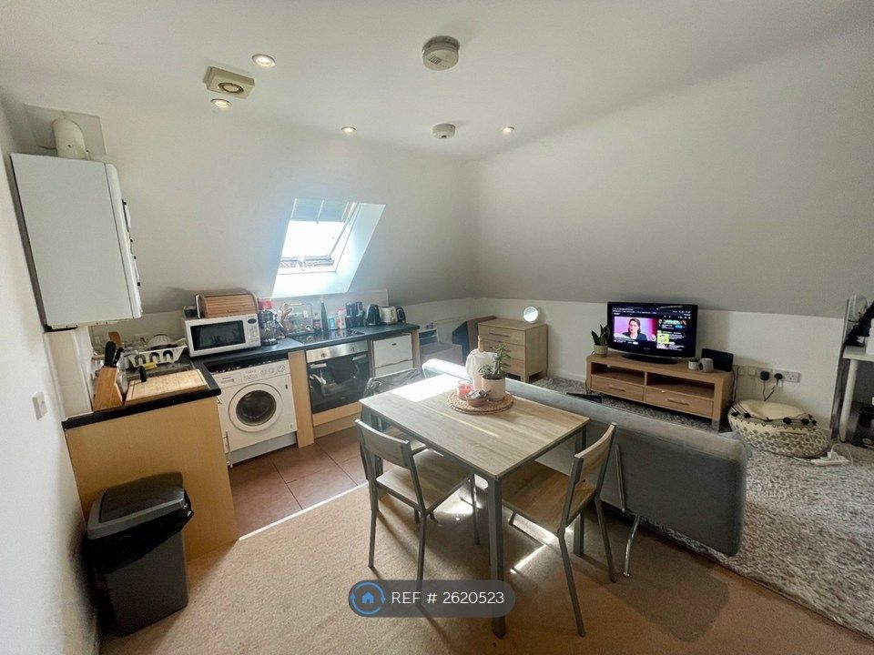 Property photo 3 of 10 Kitchen
