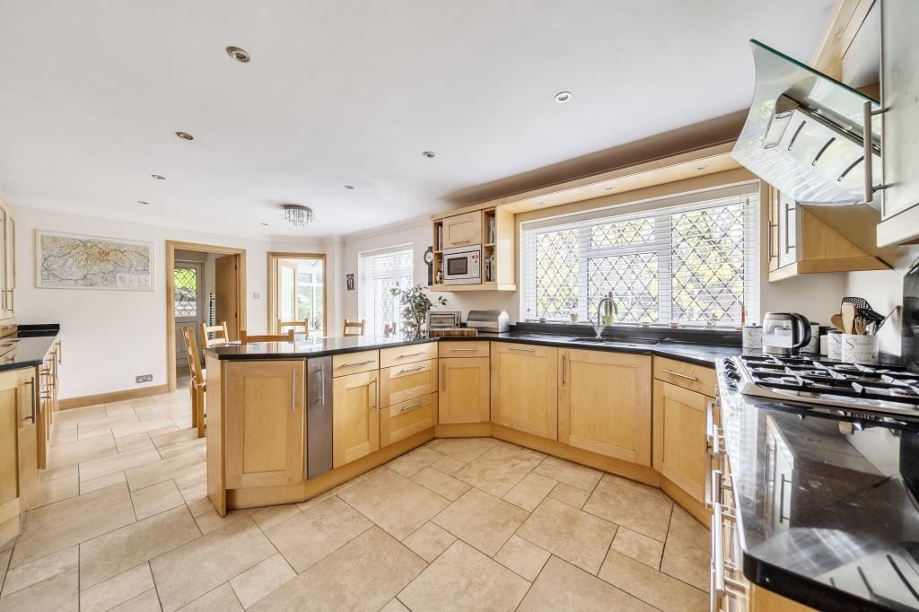 Property photo 3 of 23 Kitchen